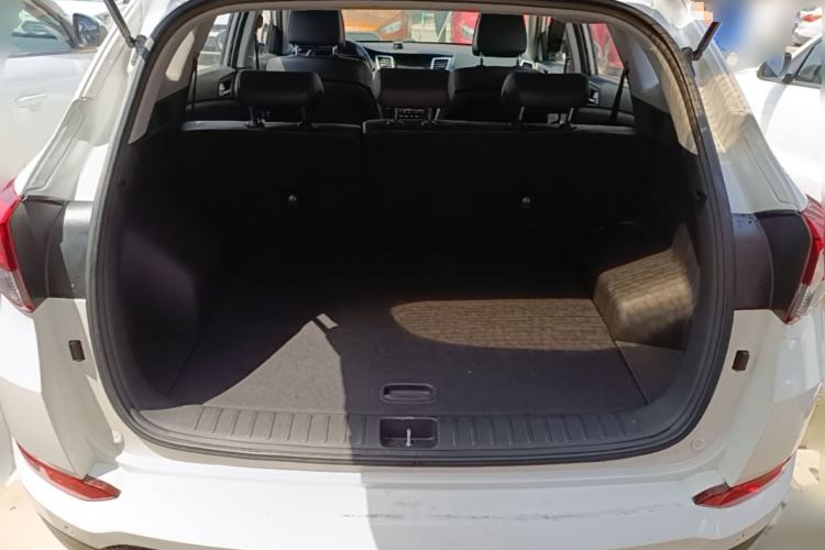 Used Hyundai Tucson 2015 1.6T Dual-Clutch Two-Wheel-Drive Smart Model Trunk