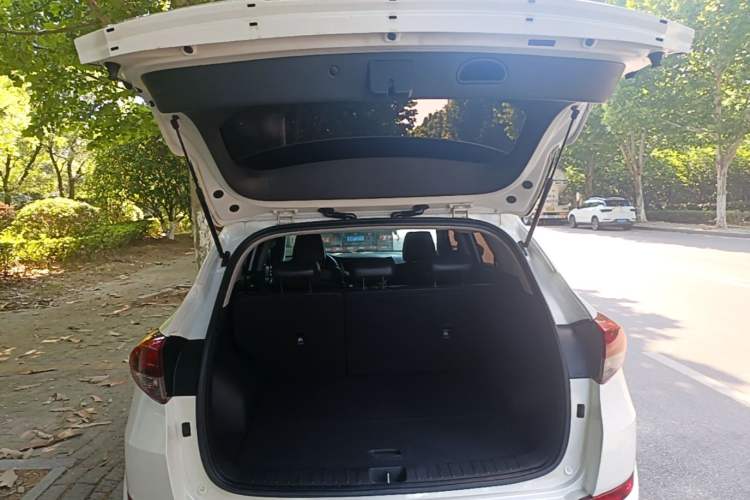 Used Hyundai Tucson 2015 1.6T Dual-Clutch Two-Wheel-Drive Smart Model Trunk