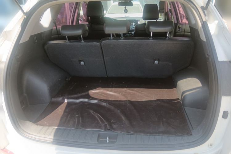 Used Hyundai Tucson 2015 2.0L Automatic Two-Wheel Drive Smart Version Trunk
