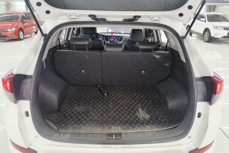 Used Hyundai Tucson 2015 1.6T Dual-Clutch Two-Wheel-Drive Smart Model Trunk