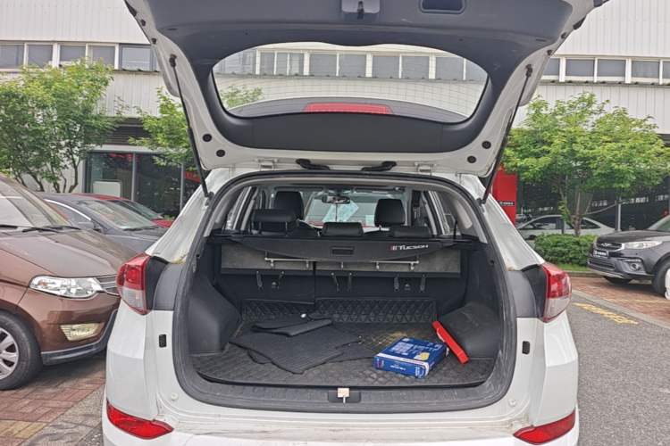 Used Hyundai Tucson 2015 1.6T Dual-Clutch Two-Wheel-Drive Smart Model Trunk