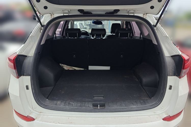 Used Hyundai Tucson 2015 1.6T Dual-Clutch Two-Wheel-Drive Smart Model Trunk