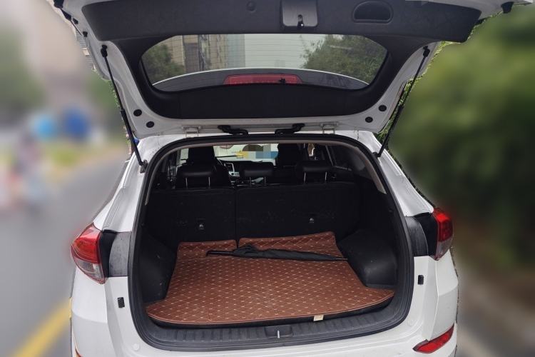Used Hyundai Tucson 2015 1.6T Dual-Clutch Two-Wheel-Drive Smart Model Trunk