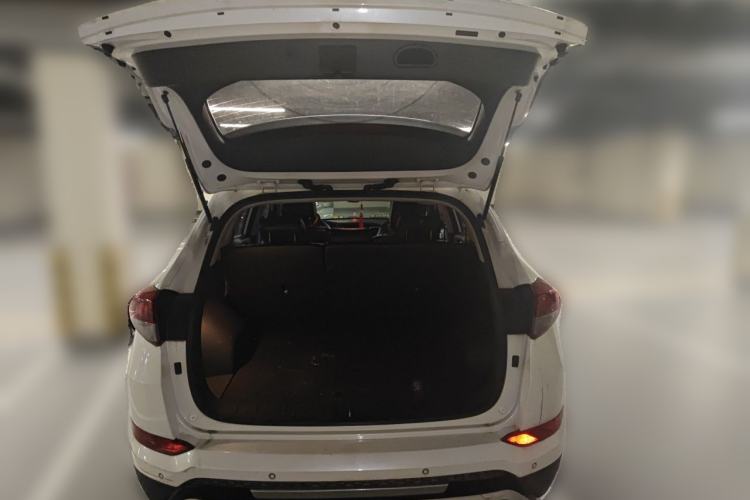 Used Hyundai Tucson 2015 1.6T Dual-Clutch Two-Wheel-Drive Smart Model Trunk