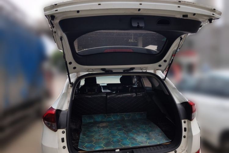 Used Hyundai Tucson 2015 1.6T Dual-Clutch Two-Wheel-Drive Smart Model Trunk