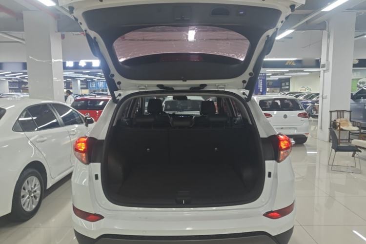 Used Hyundai Tucson 2015 1.6T Dual-Clutch Two-Wheel-Drive Leading Model Trunk