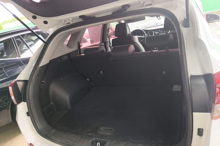 Used Hyundai Tucson 2015 1.6T Dual-Clutch Two-Wheel-Drive Smart Model Trunk