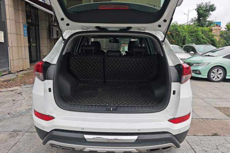 Used Hyundai Tucson 2015 1.6T Dual-Clutch Two-Wheel-Drive Smart Model Trunk