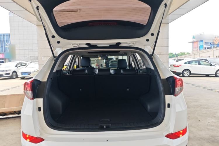 Used Hyundai Tucson 2015 1.6T Dual-Clutch Two-Wheel-Drive Smart Model Trunk