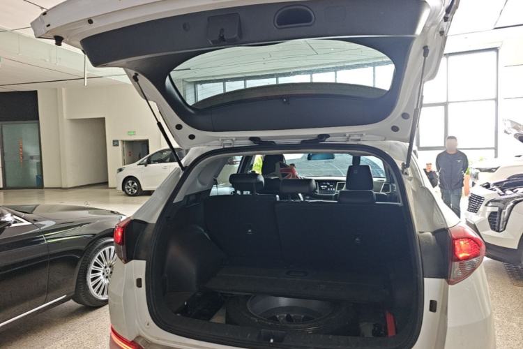 Used Hyundai Tucson 2015 1.6T Dual-Clutch Two-Wheel-Drive Smart Model Trunk