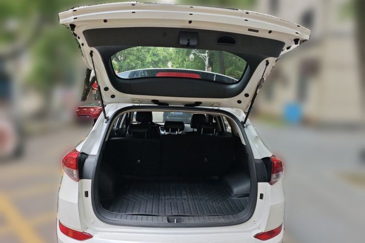Used Hyundai Tucson 2015 1.6T Dual-Clutch Two-Wheel-Drive Smart Model Trunk