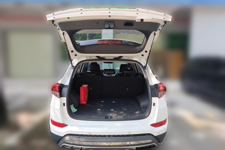 Used Hyundai Tucson 2015 1.6T Dual-Clutch Two-Wheel-Drive Smart Model Trunk