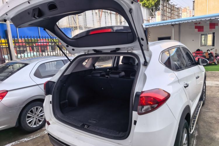 Used Hyundai Tucson 2015 1.6T Dual-Clutch Two-Wheel-Drive Smart Model Trunk