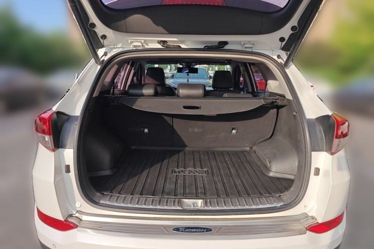 Used Hyundai Tucson 2015 1.6T Dual-Clutch Two-Wheel-Drive Leading Model Trunk