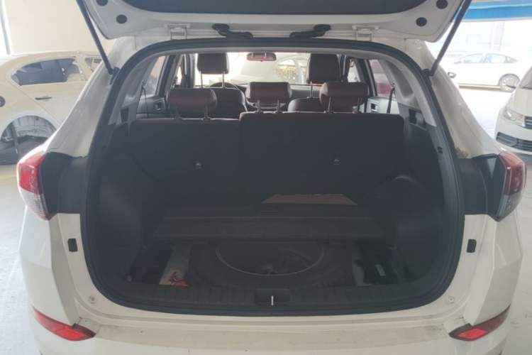 Used Hyundai Tucson 2015 1.6T Dual-Clutch Two-Wheel-Drive Smart Model Trunk