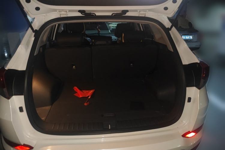 Used Hyundai Tucson 2015 1.6T Dual-Clutch Two-Wheel-Drive Smart Model Trunk