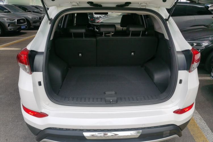 Used Hyundai Tucson 2015 1.6T Dual-Clutch Two-Wheel-Drive Smart Model Trunk