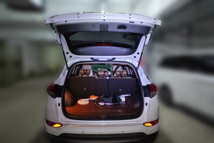 Used Hyundai Tucson 2015 1.6T Dual-Clutch Two-Wheel-Drive Smart Model Trunk