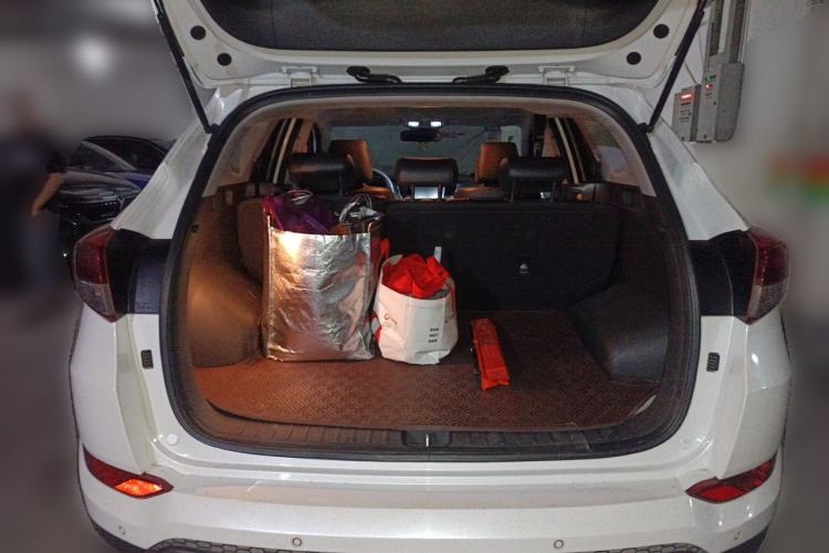 Used Hyundai Tucson 2015 1.6T Dual-Clutch Two-Wheel-Drive Smart Model Trunk