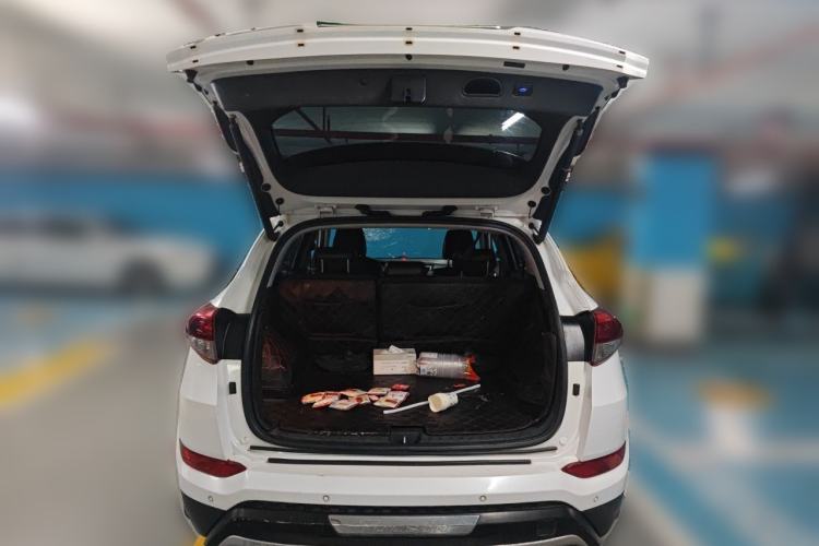 Used Hyundai Tucson 2015 1.6T Dual-Clutch Two-Wheel-Drive Leading Model Trunk