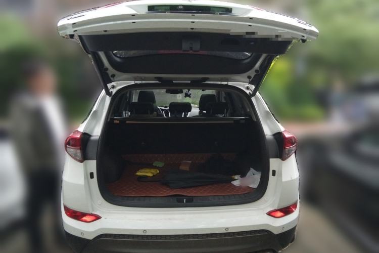 Used Hyundai Tucson 2015 1.6T Dual-Clutch Four-Wheel Drive Flagship Model Trunk