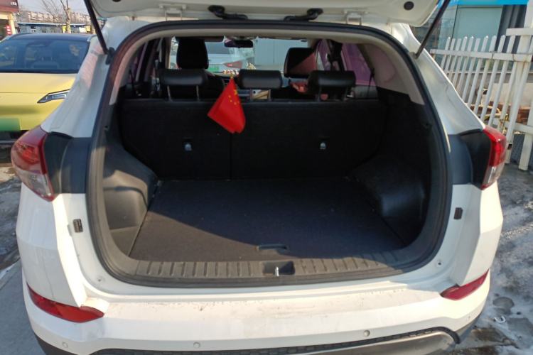 Used Hyundai Tucson 2015 1.6T Dual-Clutch Two-Wheel-Drive Smart Model Trunk