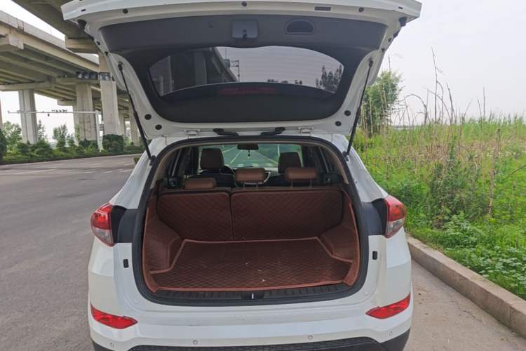Used Hyundai Tucson 2015 1.6T Dual-Clutch Two-Wheel-Drive Smart Model Trunk