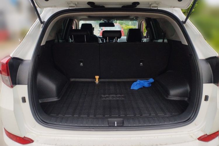 Used Hyundai Tucson 2015 1.6T Dual-Clutch Two-Wheel-Drive Smart Model Trunk
