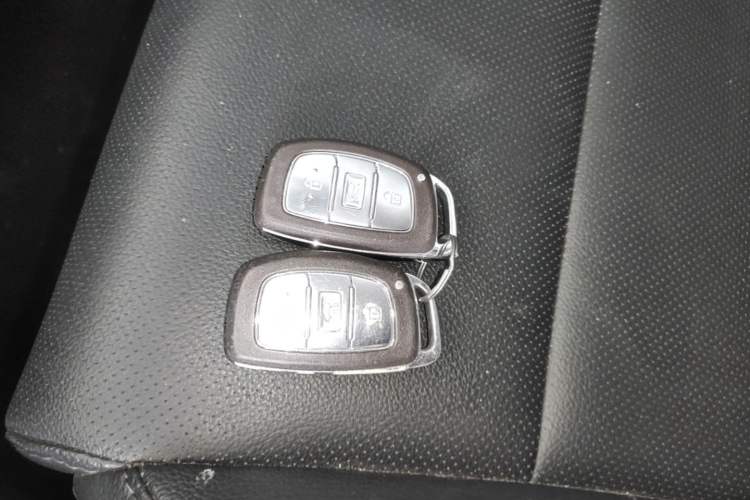 Used Hyundai Tucson 2015 1.6T Dual-Clutch Two-Wheel-Drive Smart Model Vehicle Key