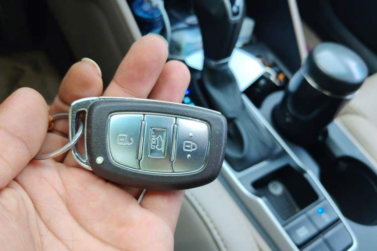 Used Hyundai Tucson 2015 1.6T Dual-Clutch Two-Wheel-Drive Leading Model Vehicle Key