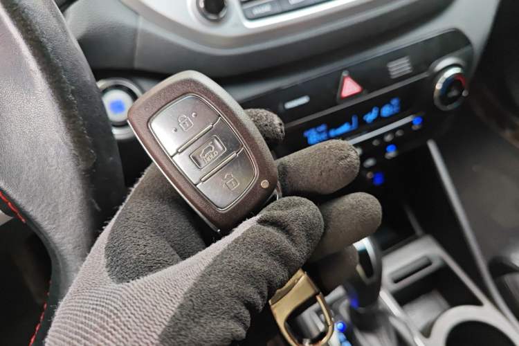 Used Hyundai Tucson 2015 1.6T Dual-Clutch Two-Wheel-Drive Smart Model Vehicle Key