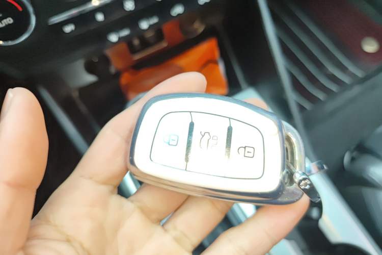 Used Hyundai Tucson 2015 1.6T Dual-Clutch Two-Wheel-Drive Smart Model Vehicle Key