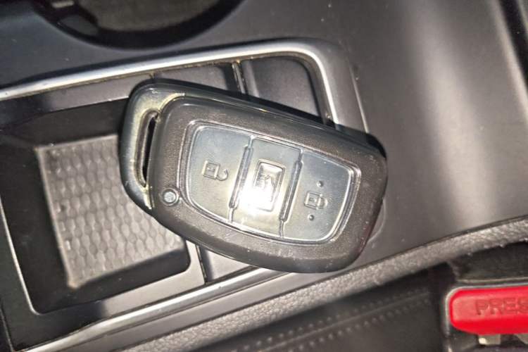 Used Hyundai Tucson 2015 1.6T Dual-Clutch Two-Wheel-Drive Smart Model Vehicle Key