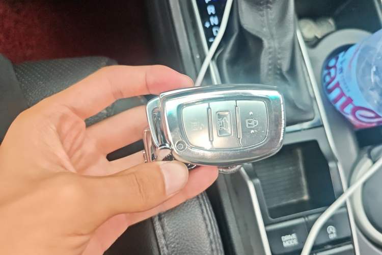 Used Hyundai Tucson 2015 1.6T Dual-Clutch Two-Wheel-Drive Leading Model Vehicle Key