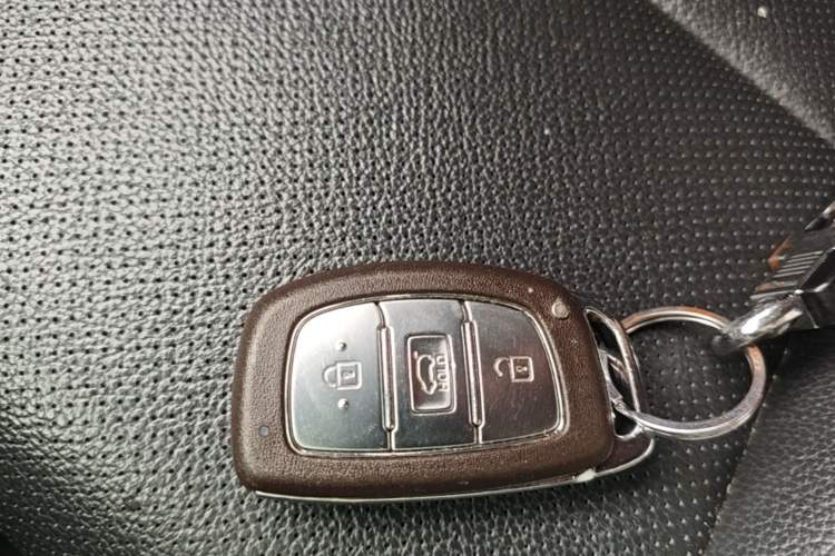 Used Hyundai Tucson 2015 1.6T Dual-Clutch Two-Wheel-Drive Smart Model Vehicle Key