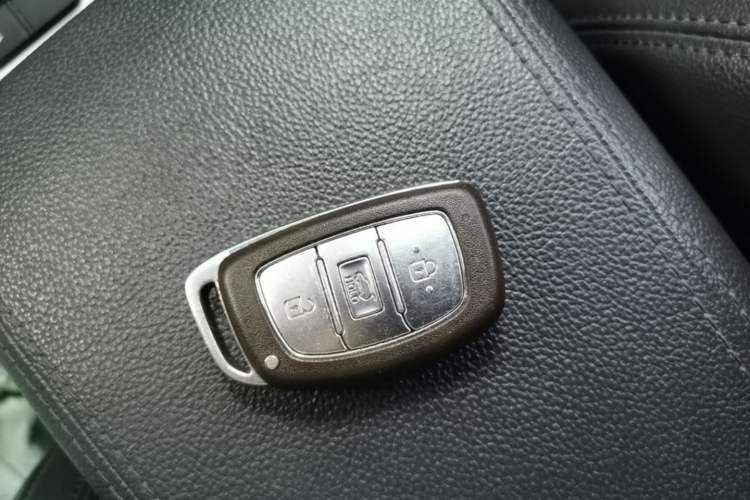 Used Hyundai Tucson 2015 1.6T Dual-Clutch Two-Wheel-Drive Smart Model Vehicle Key