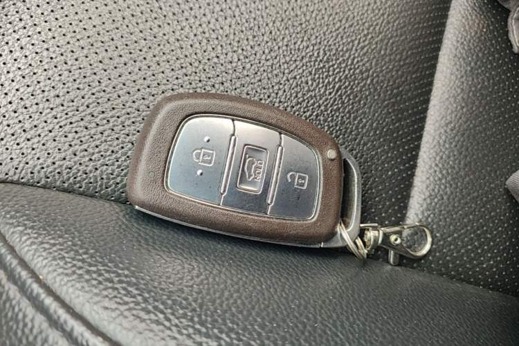 Used Hyundai Tucson 2015 1.6T Dual-Clutch Two-Wheel-Drive Smart Model Vehicle Key