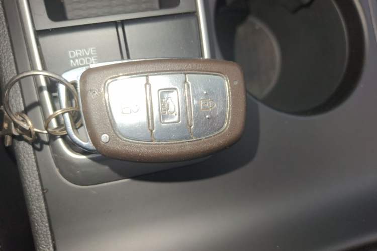 Used Hyundai Tucson 2015 1.6T Dual-Clutch Two-Wheel-Drive Smart Model Vehicle Key