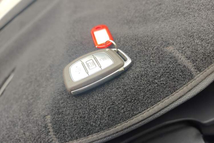 Used Hyundai Tucson 2015 1.6T Dual-Clutch Two-Wheel-Drive Smart Model Vehicle Key