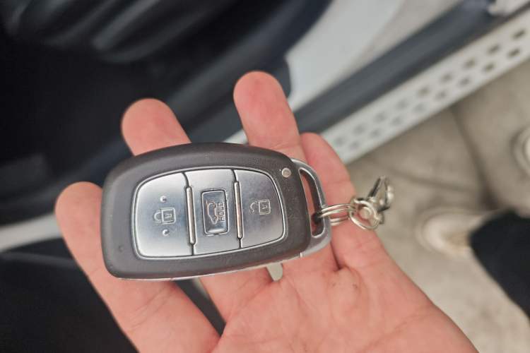 Used Hyundai Tucson 2015 2.0L Automatic Two-Wheel Drive Smart Version Vehicle Key