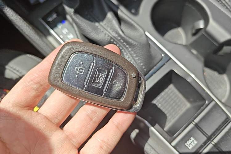 Used Hyundai Tucson 2015 1.6T Dual-Clutch Two-Wheel-Drive Smart Model Vehicle Key