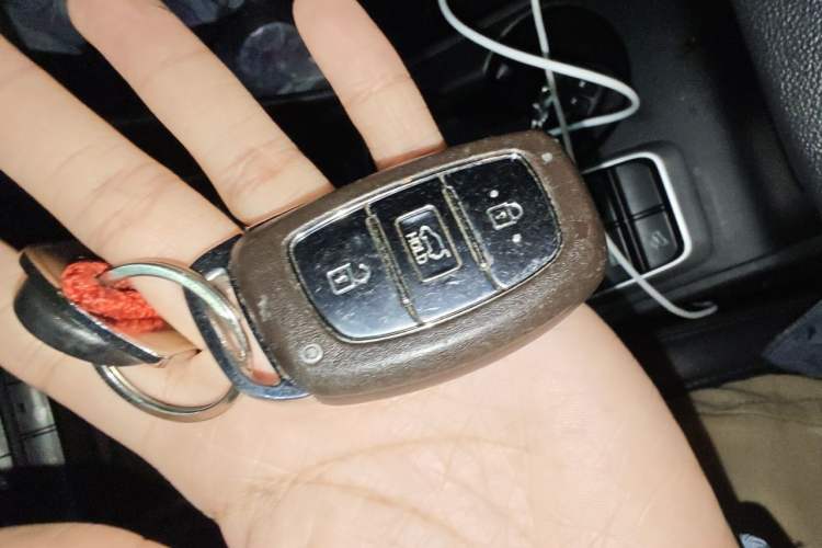 Used Hyundai Tucson 2015 1.6T Dual-Clutch Two-Wheel-Drive Smart Model Vehicle Key