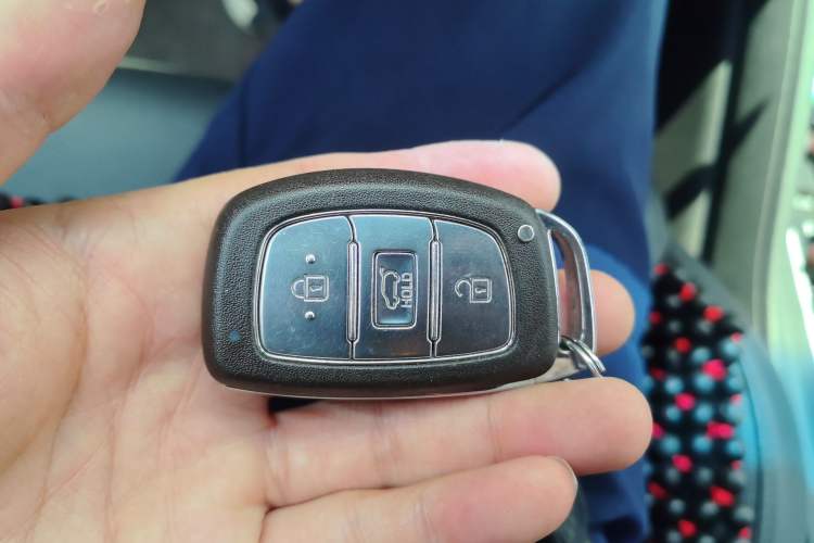 Used Hyundai Tucson 2015 1.6T Dual-Clutch Two-Wheel-Drive Smart Model Vehicle Key
