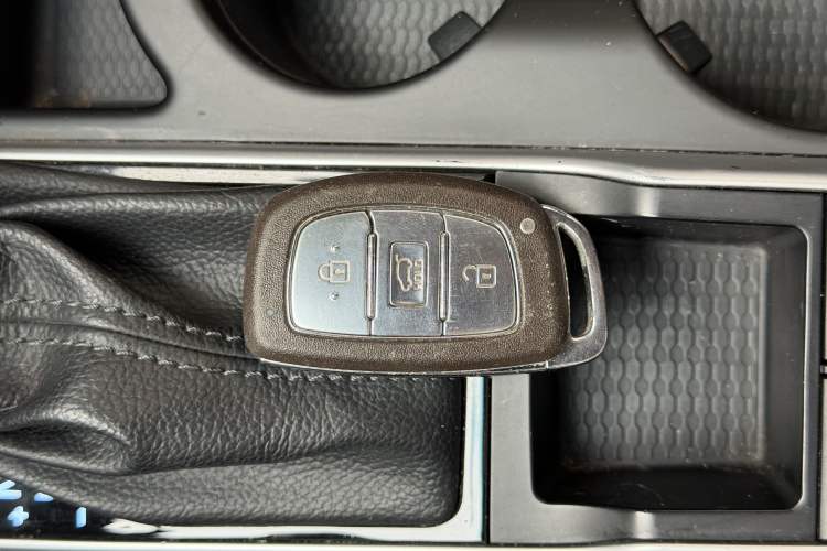 Used Hyundai Tucson 2015 1.6T Dual-Clutch Two-Wheel-Drive Smart Model Vehicle Key