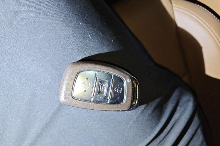 Used Hyundai Tucson 2015 1.6T Dual-Clutch Two-Wheel-Drive Smart Model Vehicle Key