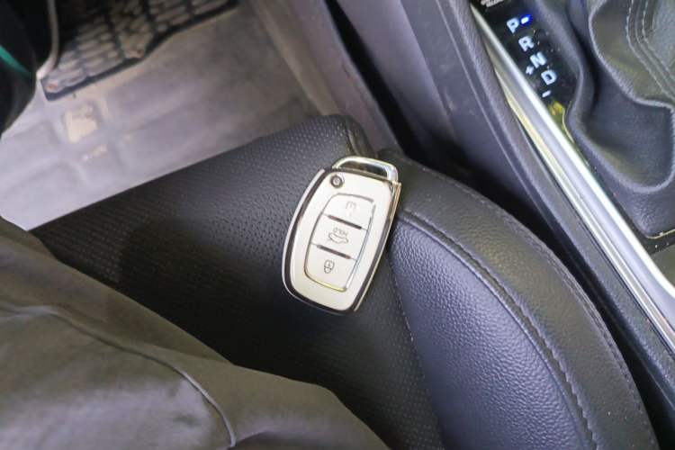 Used Hyundai Tucson 2015 1.6T Dual-Clutch Two-Wheel-Drive Smart Model Vehicle Key