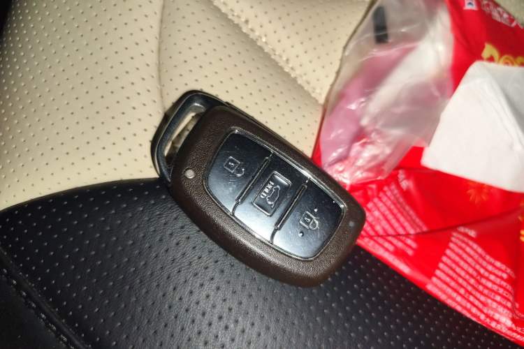 Used Hyundai Tucson 2015 1.6T Dual-Clutch Two-Wheel-Drive Smart Model Vehicle Key