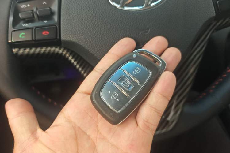 Used Hyundai Tucson 2015 1.6T Dual-Clutch Two-Wheel-Drive Leading Model Vehicle Key