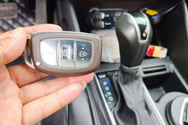Used Hyundai Tucson 2015 1.6T Dual-Clutch Two-Wheel-Drive Smart Model Vehicle Key