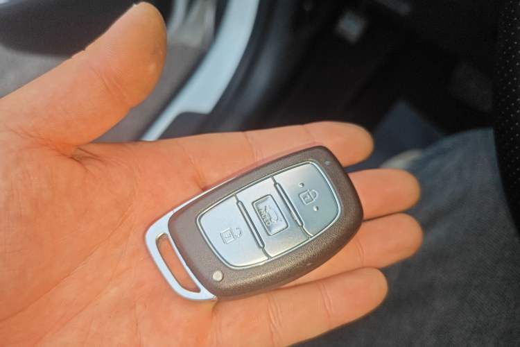 Used Hyundai Tucson 2015 1.6T Dual-Clutch Two-Wheel-Drive Smart Model Vehicle Key